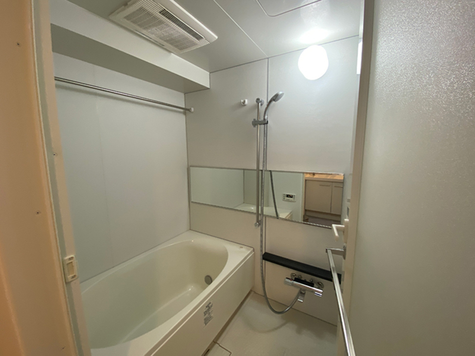 Suidobashi SF9 Tokyo Furnished apartment bathroom